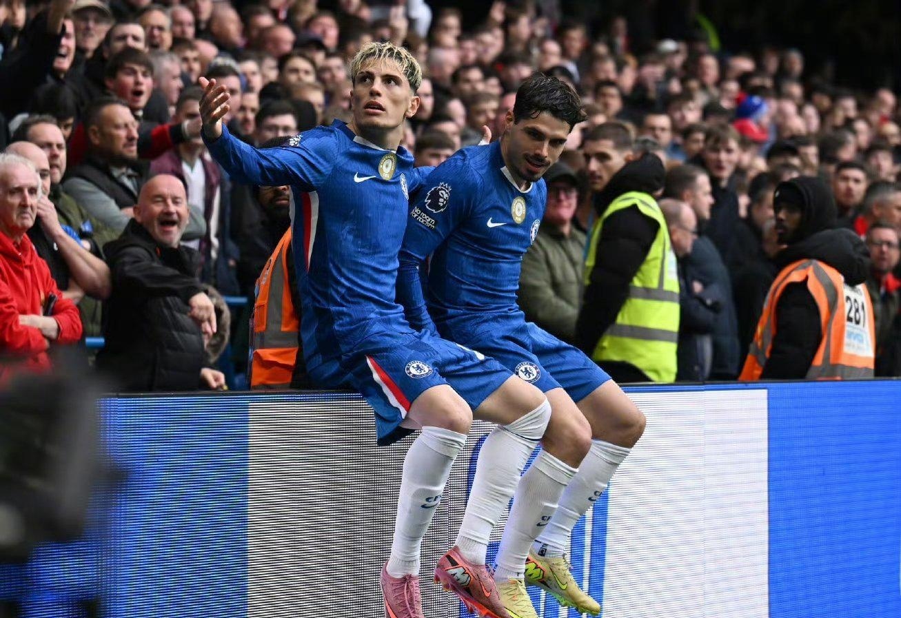 瑞士媒体：一名瑞士裁判涉嫌在女足更衣室偷拍1550小时视频（瑞媒称瑞士裁判疑在女足更衣室偷拍，涉约1550小时影像）