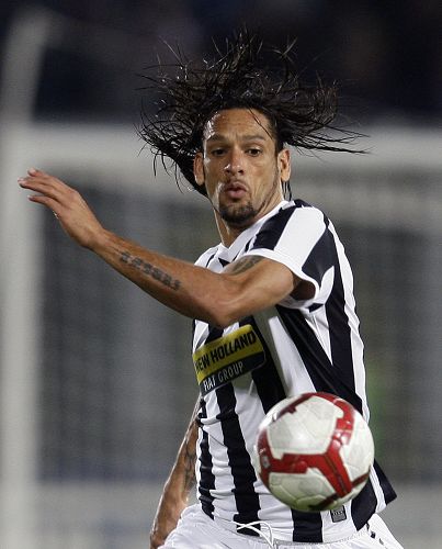 疯狂开火，拉菲尼亚狂晒数据荣誉回应落选FIFPRO年度最佳11人（火力全开！拉菲尼亚晒数据与荣誉，正面回应无缘FIFPRO年度最佳11人）