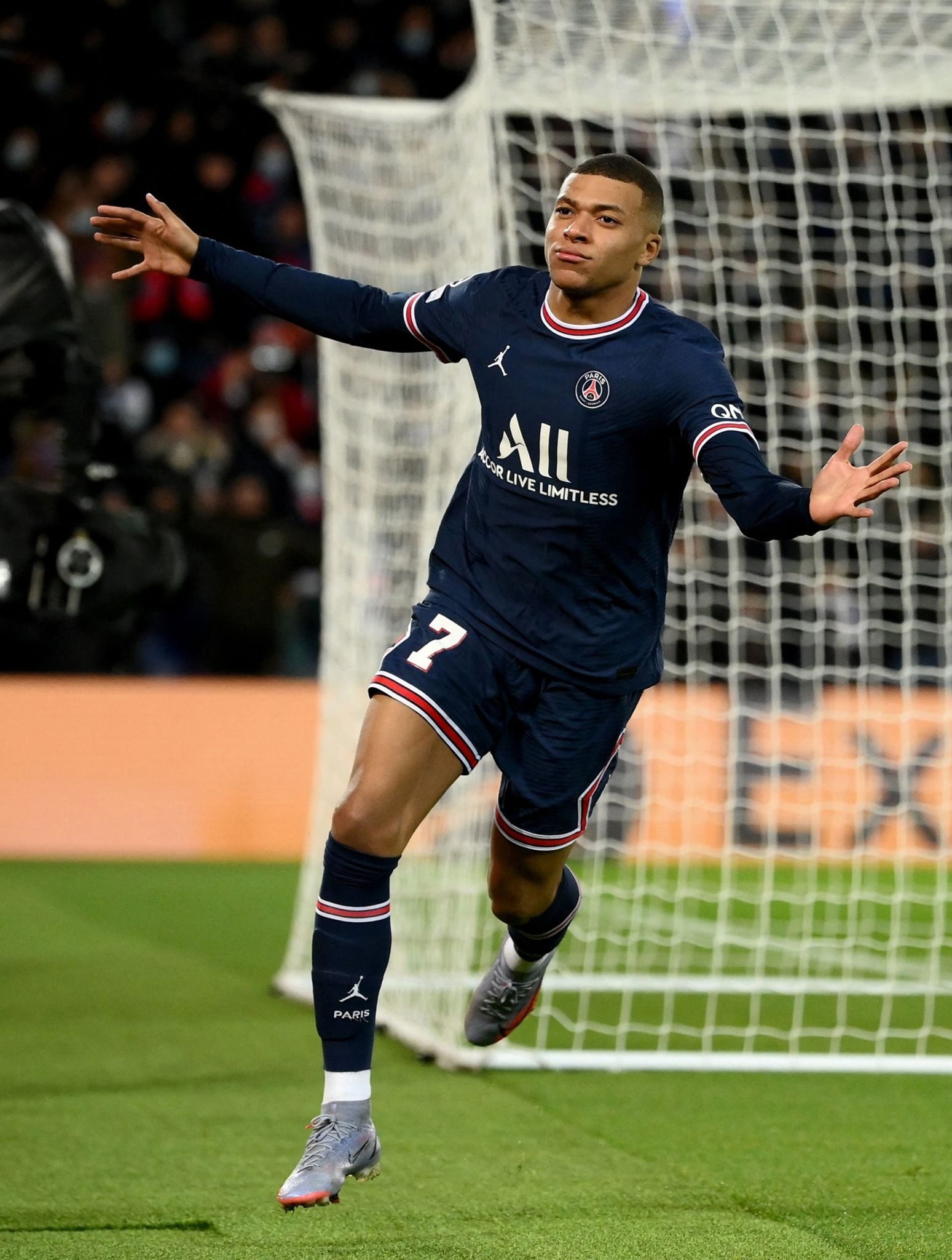 梅西：我一定会回到巴塞罗那，那里始终是我的家（梅西：我终会重返巴塞罗那，那是我永远的家）