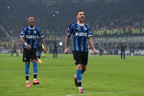 TA：巴萨防守存在问题，但弗里克无意放弃高位防线的战术（TA：巴萨防守堪忧，弗里克仍坚持高位防线战术）