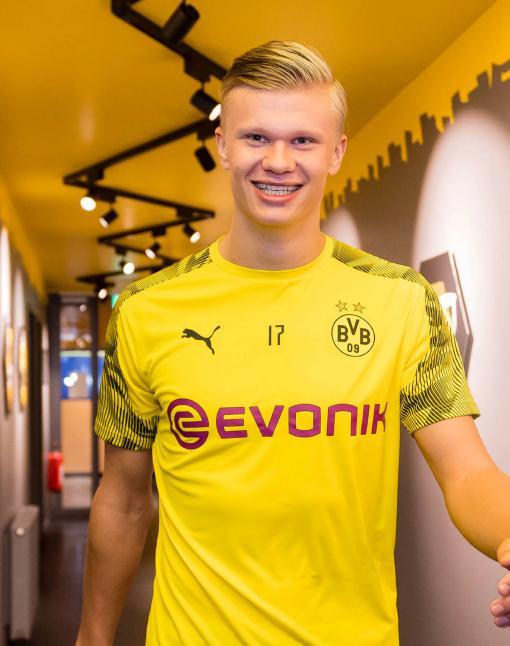 意甲英超两场焦点战，AC米兰和曼联都是大热门？小心冷门！