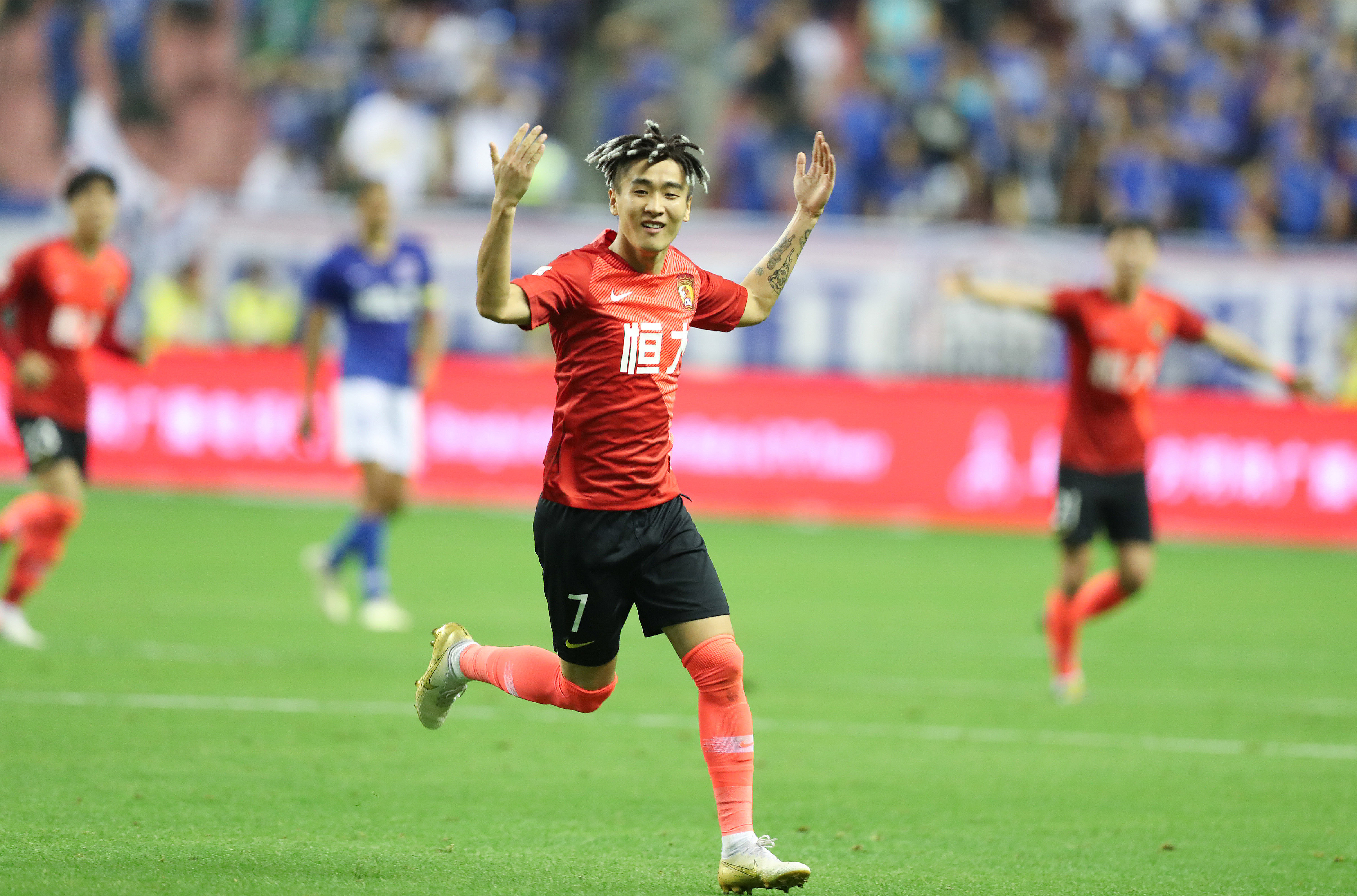 ATP总决赛第6日综述：辛纳小组赛3连胜，阿利亚西姆首进四强（ATP总决赛第六日：辛纳小组赛三连胜，阿利亚西姆首次闯入四强）