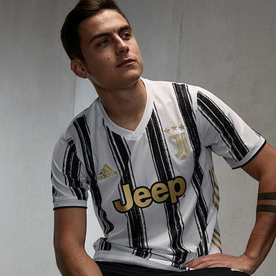 汉斯-弗里克对巴萨室内足球队的惊喜访问（汉斯-弗里克突访巴萨室内足球队）