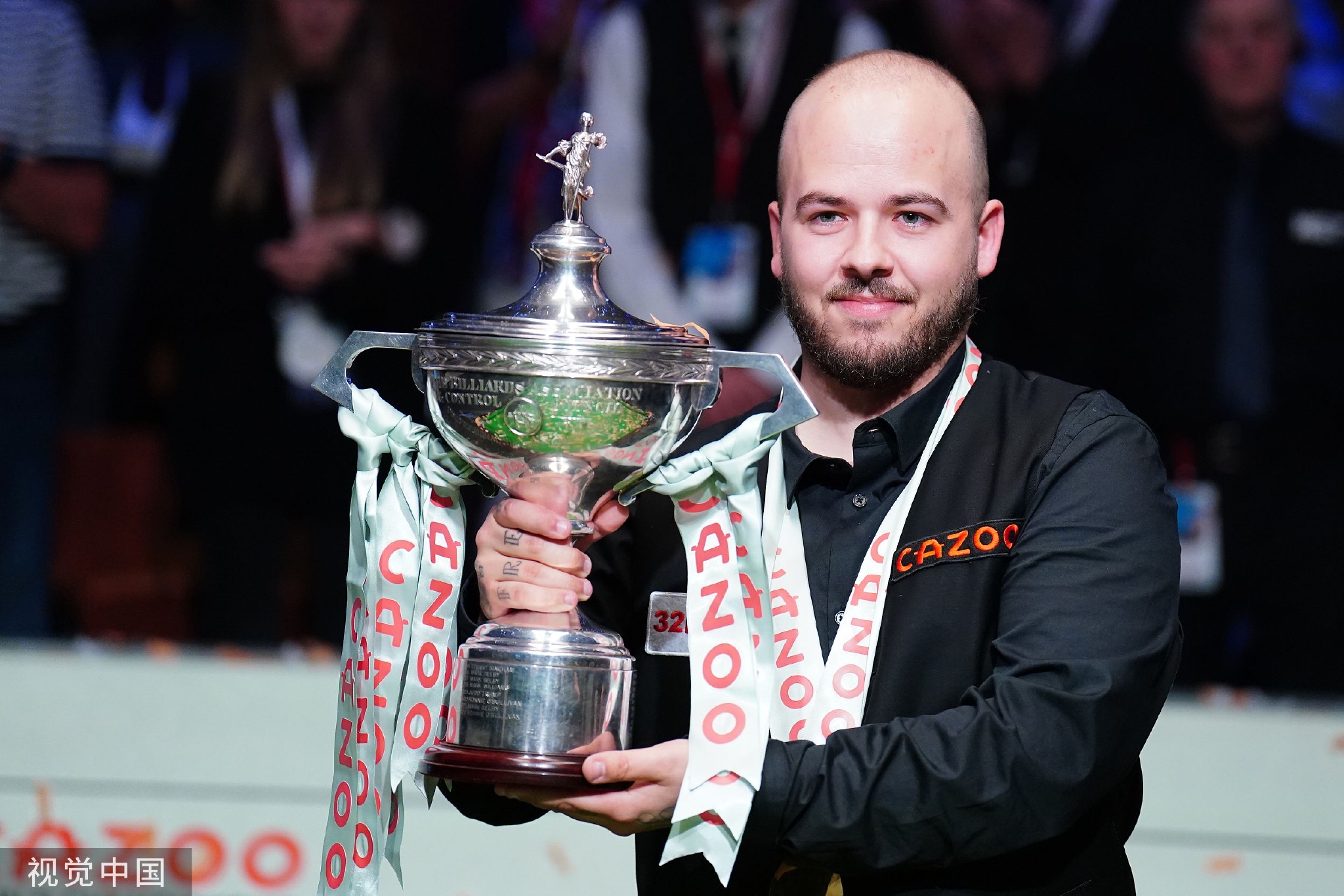 和整个赛季 和整个赛季