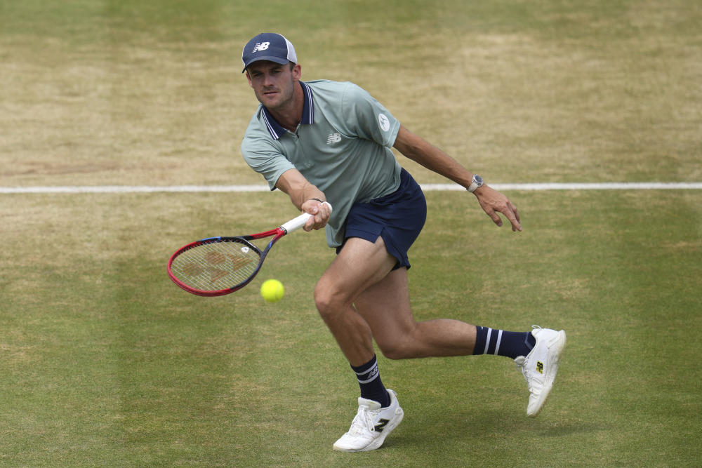 现出极大的 现出极大的